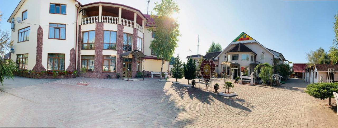 Отель Pid Yavorom Drogomirchany Экстерьер фото