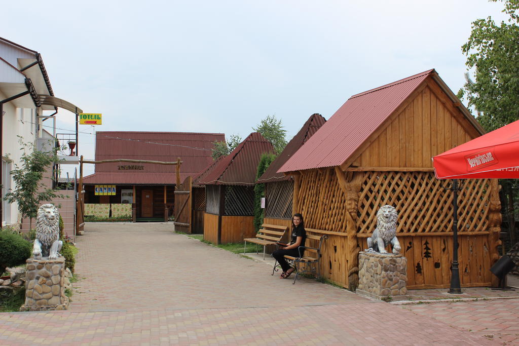 Отель Pid Yavorom Drogomirchany Экстерьер фото